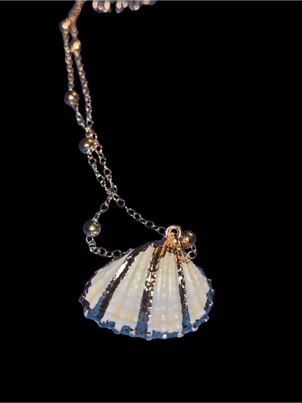 Seashell Pendant Necklace in White and Gold plated - Women Jewelry